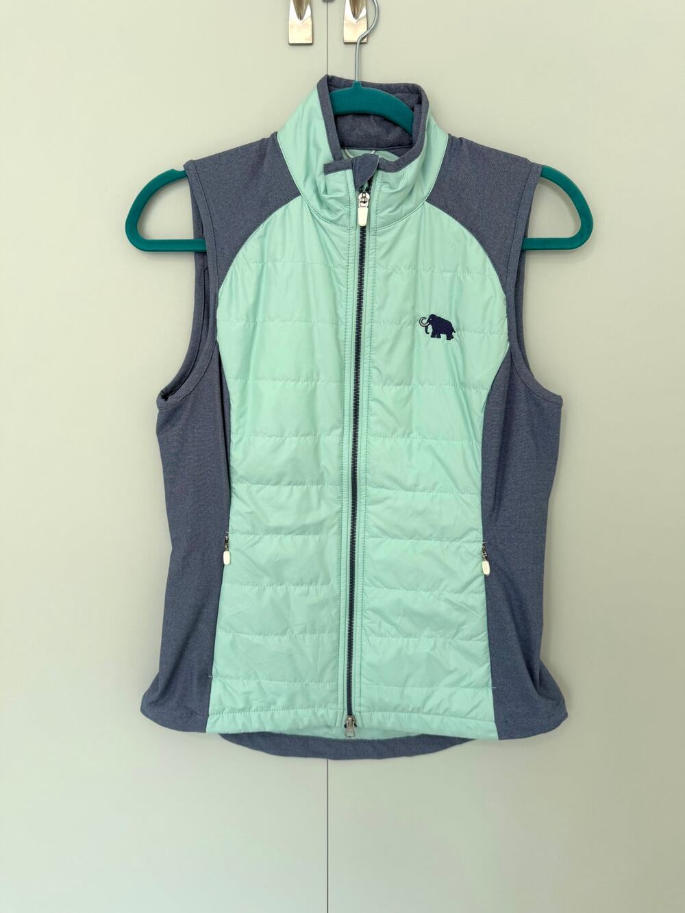 ZERO RESTRICTION Women's Tess Vest Mammoth Dunes in Mint Green and Blue
